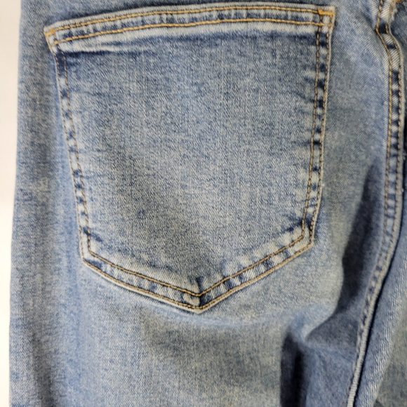 Womans Zara Unfinished hem Jeans Manufactured whiskering Size 10 Small Hole - Picture 10 of 10